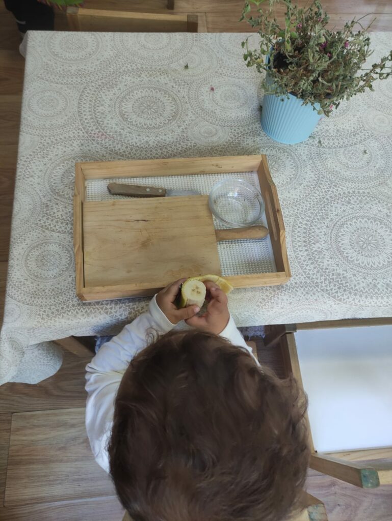 Uso del cuchillo en ambiente Montessori
