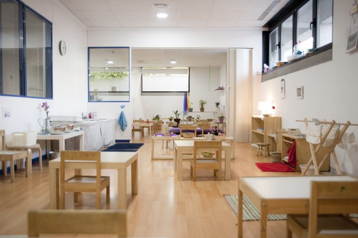 Ambiente Montessori para recién nacido. Zona de movimiento - Aprendiendo  con Montessori