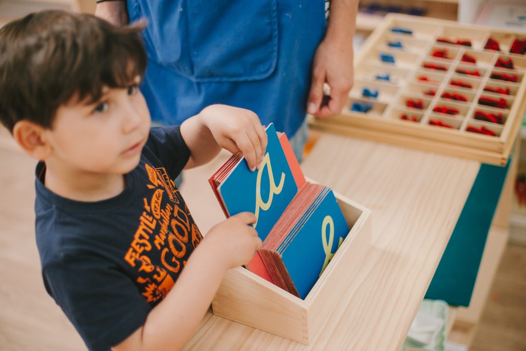 Marchito Condensar adolescentes Introducción a la lectoescritura Montessori | Montessori Village